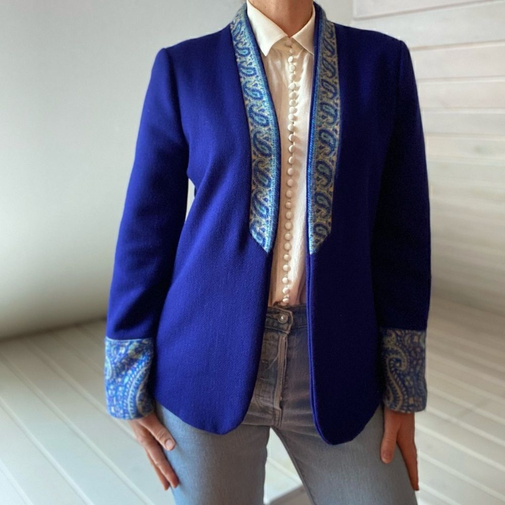 Vintage Open Blazer with Paisley Pattern​ - Picture 11 of 12